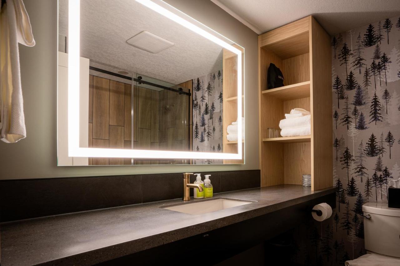 Hotel Mtn House By Basecamp Canmore Exteriér fotografie