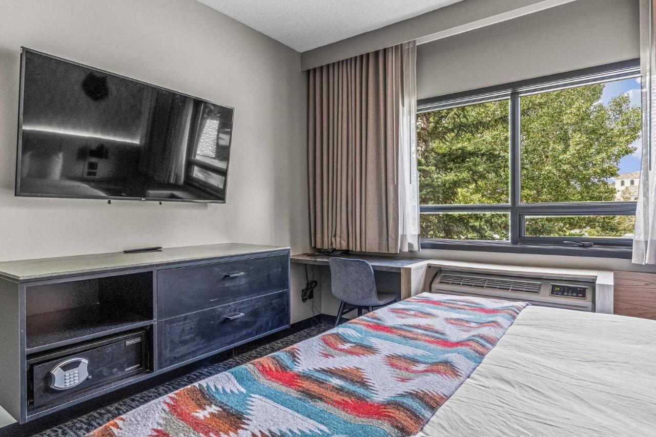 Hotel Mtn House By Basecamp Canmore Exteriér fotografie