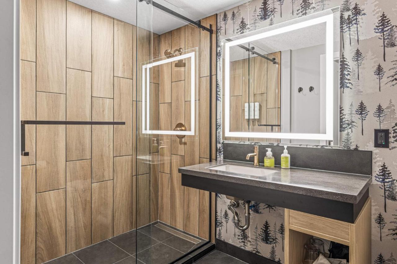 Hotel Mtn House By Basecamp Canmore Exteriér fotografie