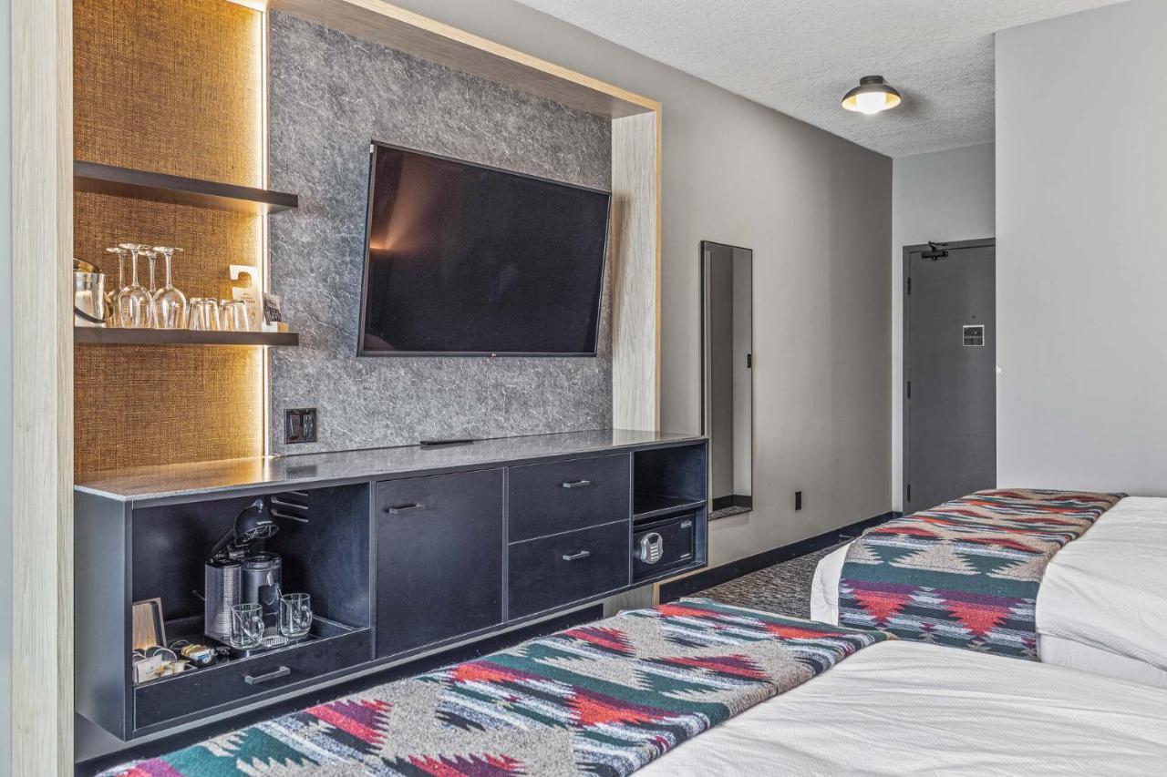 Hotel Mtn House By Basecamp Canmore Exteriér fotografie