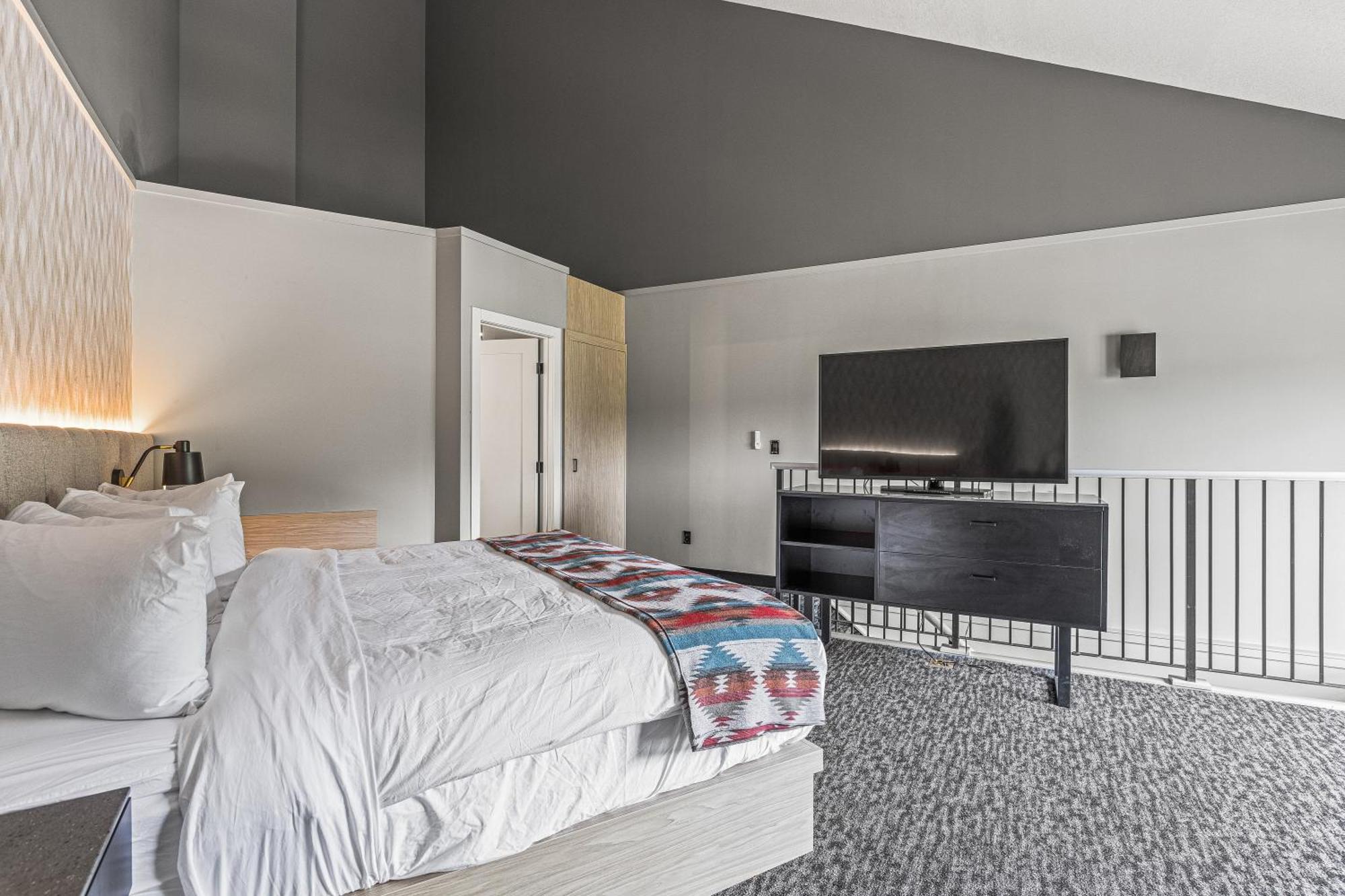 Hotel Mtn House By Basecamp Canmore Exteriér fotografie