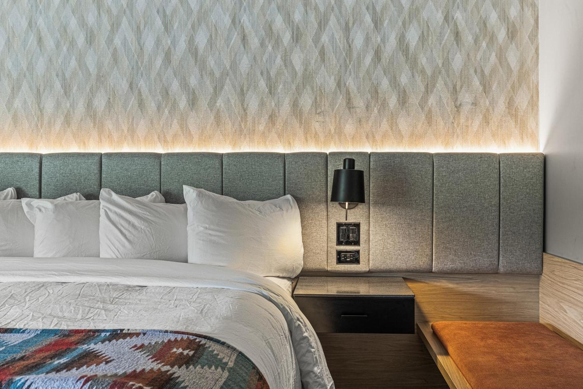 Hotel Mtn House By Basecamp Canmore Exteriér fotografie